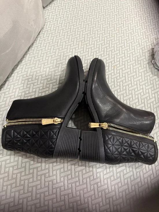 Bandolino Bdumika Black Quilted Heel Ankle Boots with Gold Zipper Size 10M - Picture 8 of 11